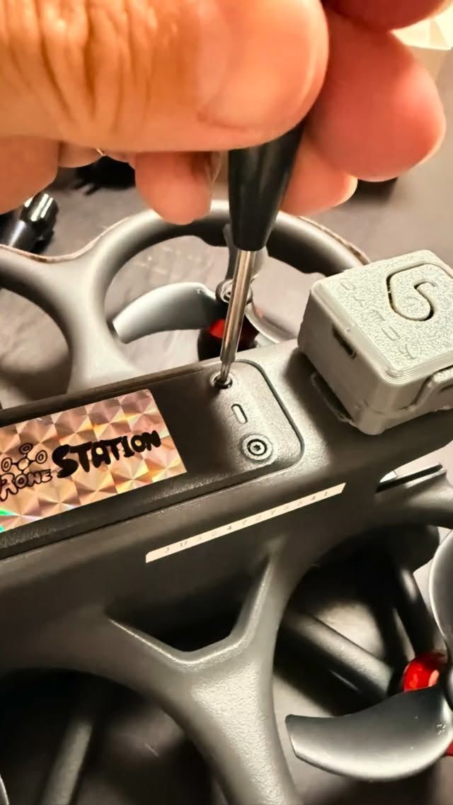 発電所の炉内検査をご依頼いただき、FPVドローンにサーチライトを搭載した点検体制を構築🔧💡

暗所環境下での視認性確保および飛行安定性について、本番を想定した事前検証を実施します。

安全性と確実性を最優先に、現場条件に合わせた最適なドローン点検を行います🫡

#ドローン点検 #FPVドローン #発電所点検 #炉内検査 #栃木ドローンステーション